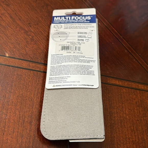 Foster Grant multifocus reading glasses and coordinating faux suede case. - Picture 6 of 8